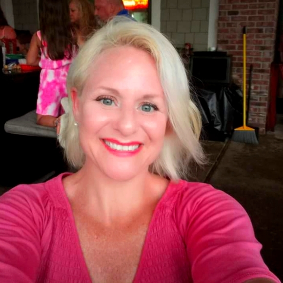 Meet your Posher, Amber - Picture 3 of 10